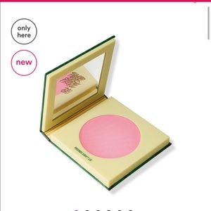 Mac Cosmetics X Stranger Things friend don’t lie blush